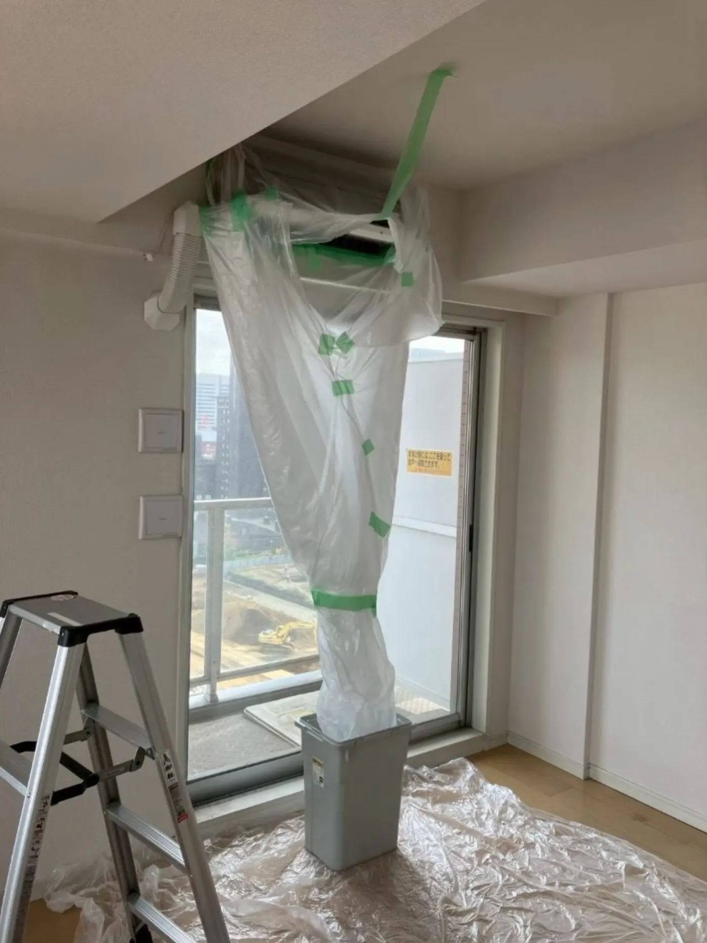 大田区田園調布のエアコンクリーニング作業中写真1