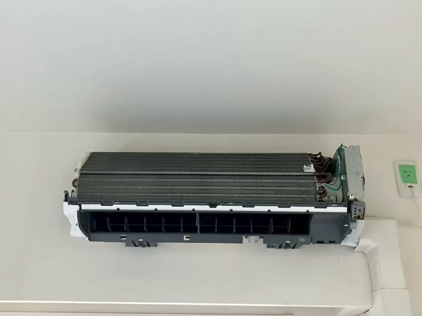 大田区田園調布のエアコンクリーニング作業中写真2