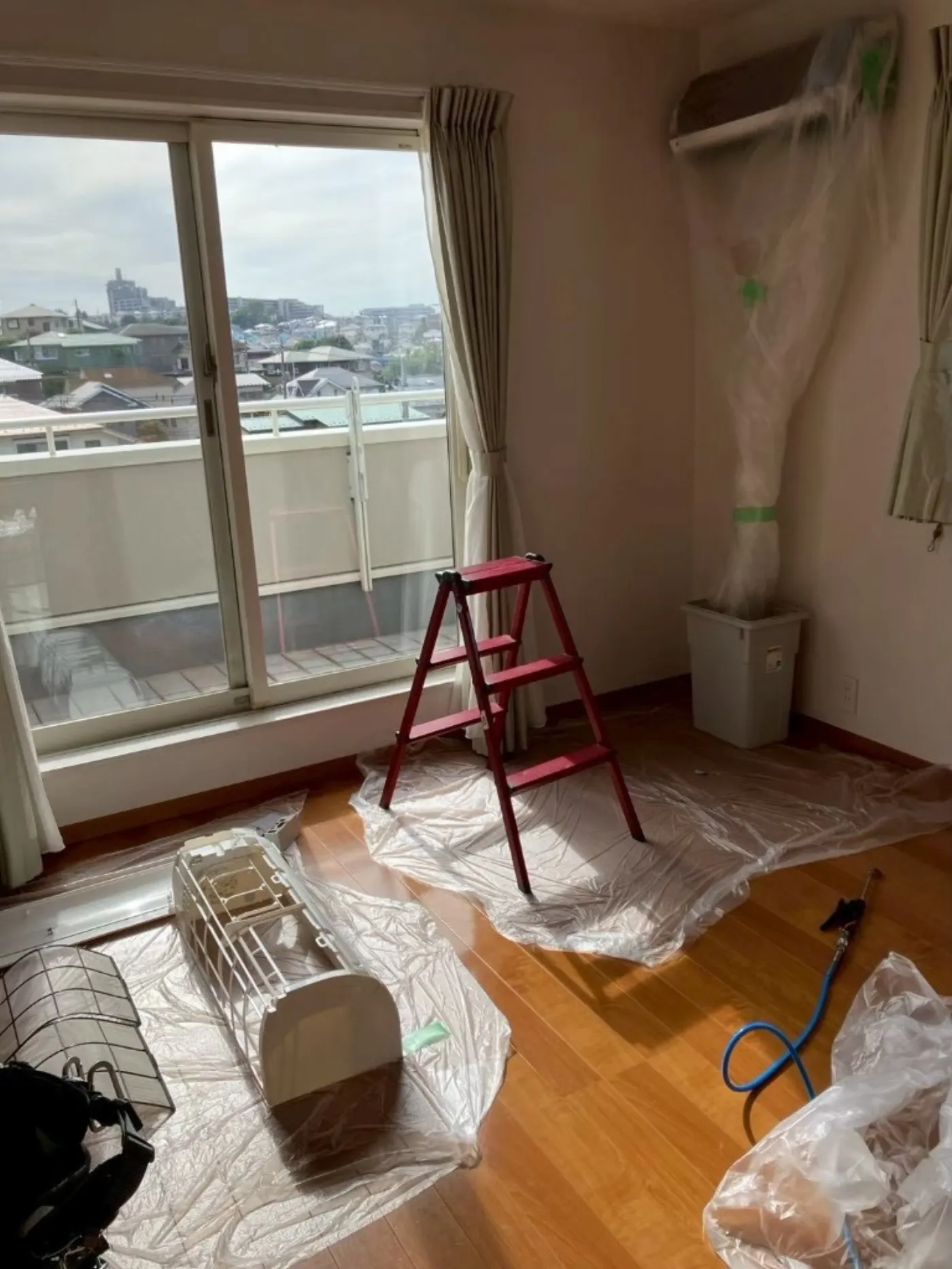 大田区田園調布のエアコンクリーニング作業中写真1